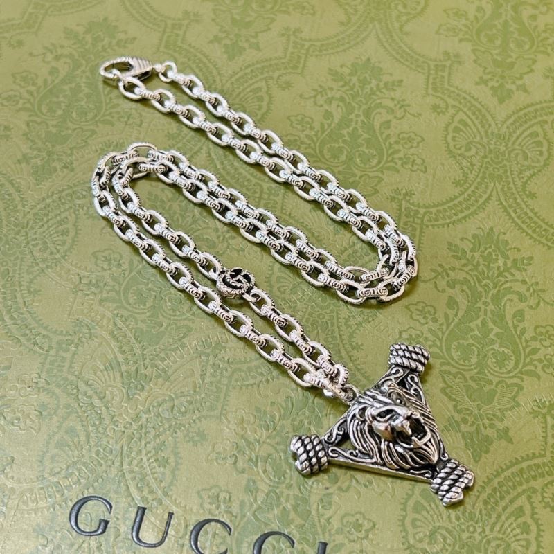 G*u*i necklaces